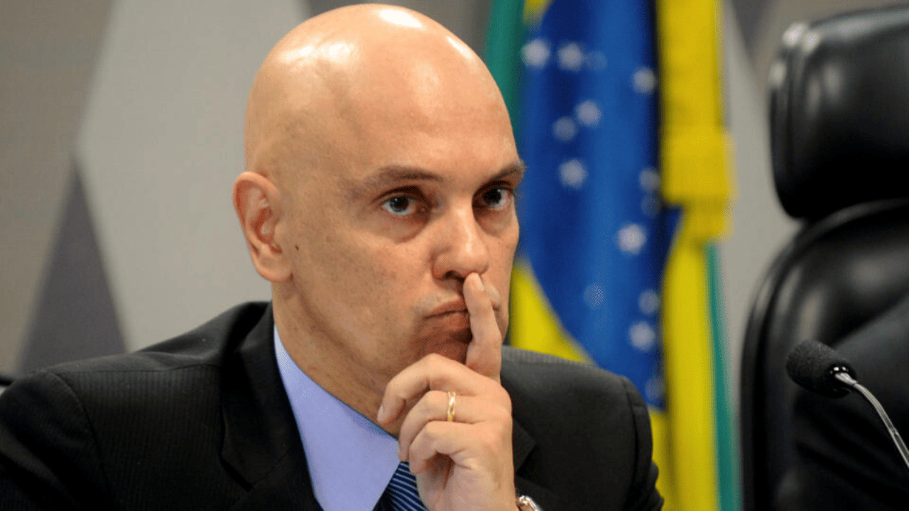 Parlamentares pedem impeachment de Alexandre de Moraes após denúncias